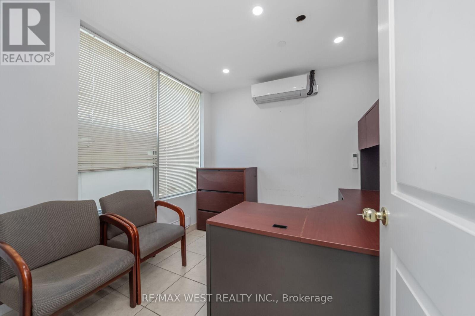 19 - 1662 Bonhill Road, Mississauga, Ontario  L5T 1E1 - Photo 9 - W12369714