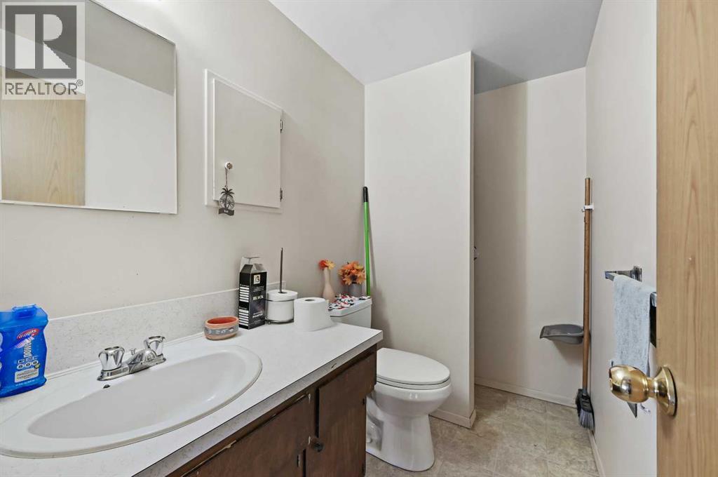 11203 6 Street Sw, Calgary, Alberta  T2W 0E9 - Photo 27 - A2261330