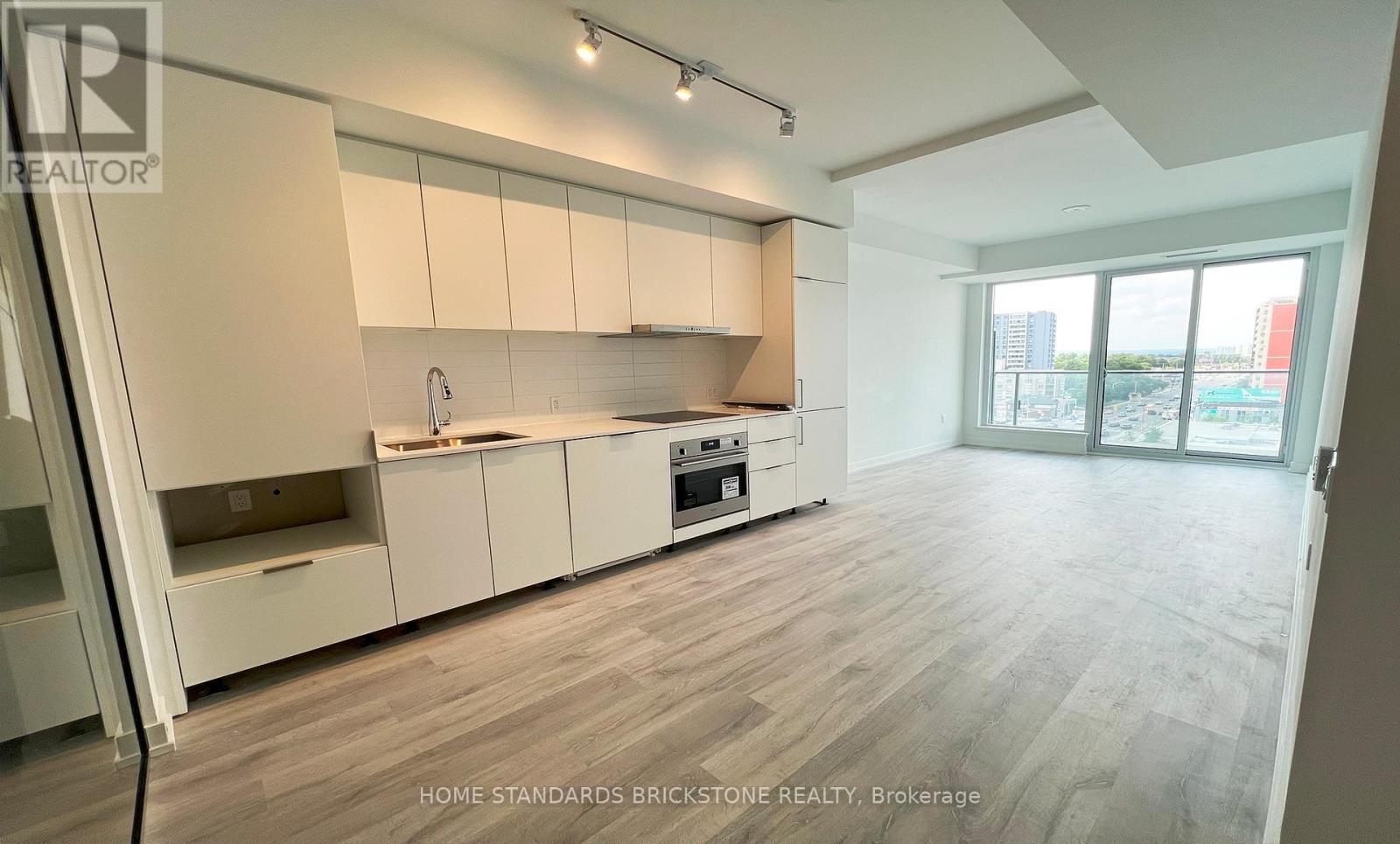 N835 - 7 GOLDEN LION HEIGHTS, Toronto, Ontario