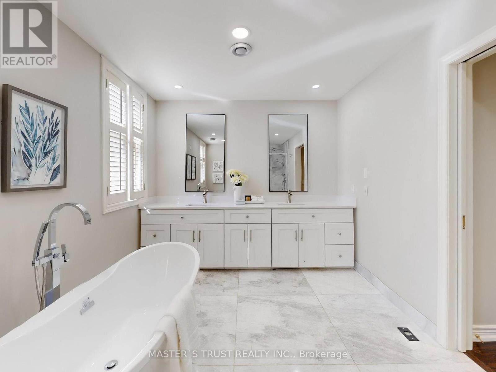 11 - 260 Russell Hill Road, Toronto (Casa Loma), Ontario  M4V 2T2 - Photo 30 - C12445074