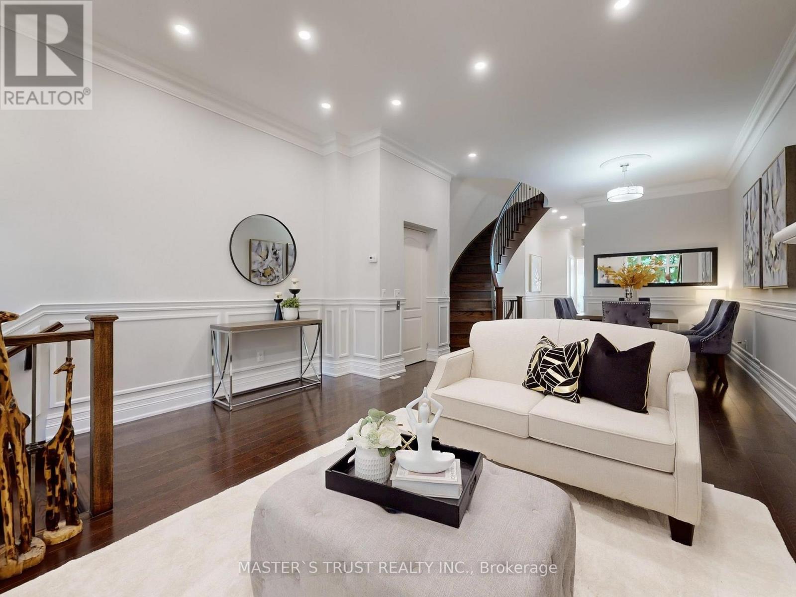11 - 260 Russell Hill Road, Toronto (Casa Loma), Ontario  M4V 2T2 - Photo 4 - C12445074