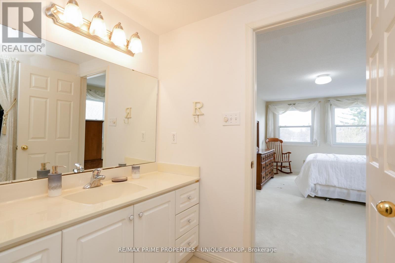 9 Longwater Chase, Markham (Unionville), Ontario  L3R 4A1 - Photo 17 - N12445067