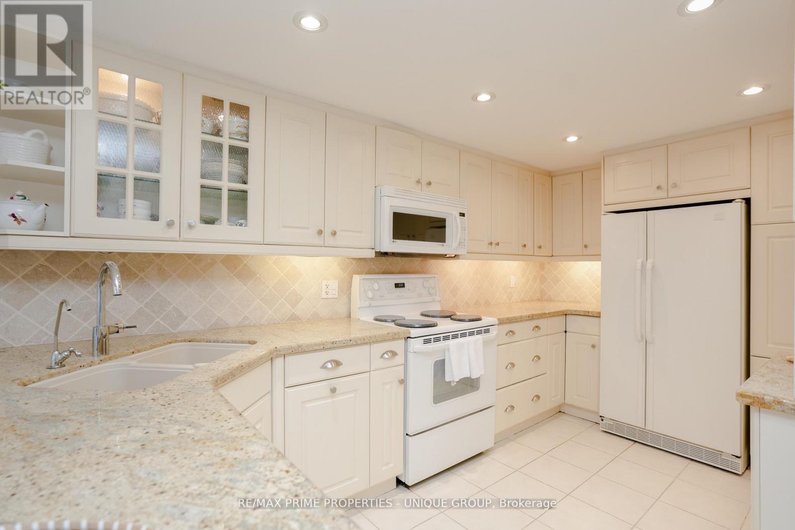 9 Longwater Chase, Markham (Unionville), Ontario  L3R 4A1 - Photo 38 - N12445067
