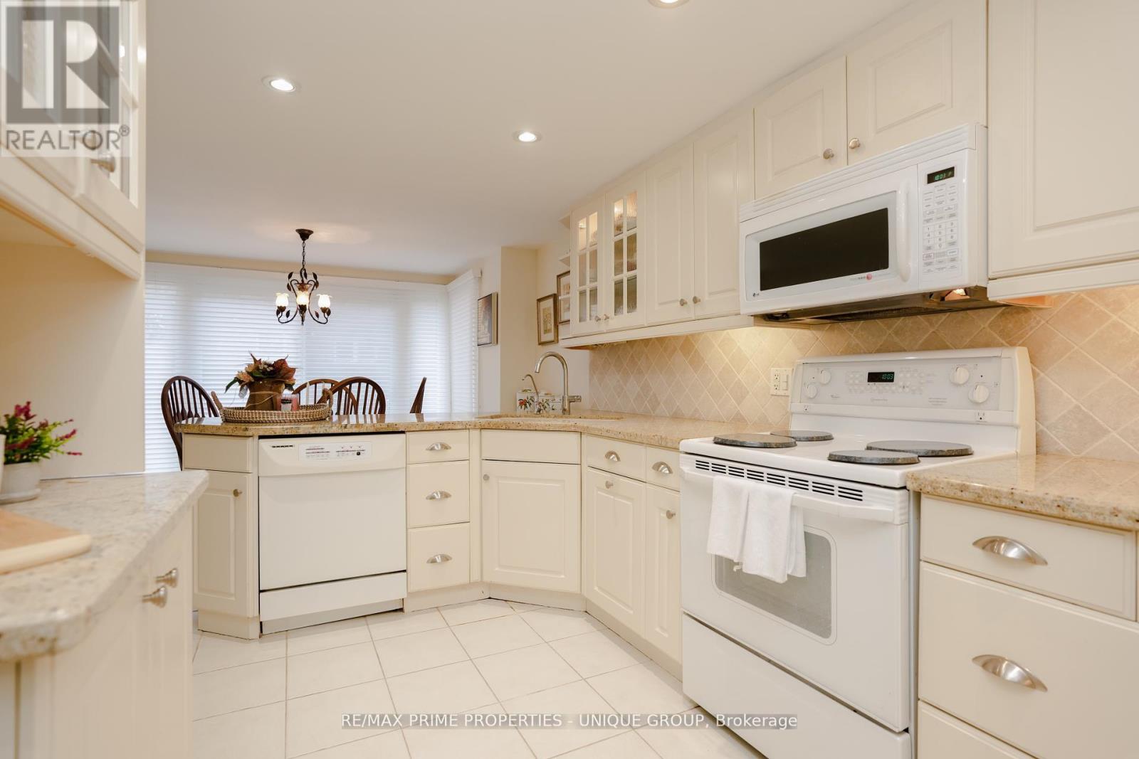 9 Longwater Chase, Markham (Unionville), Ontario  L3R 4A1 - Photo 39 - N12445067
