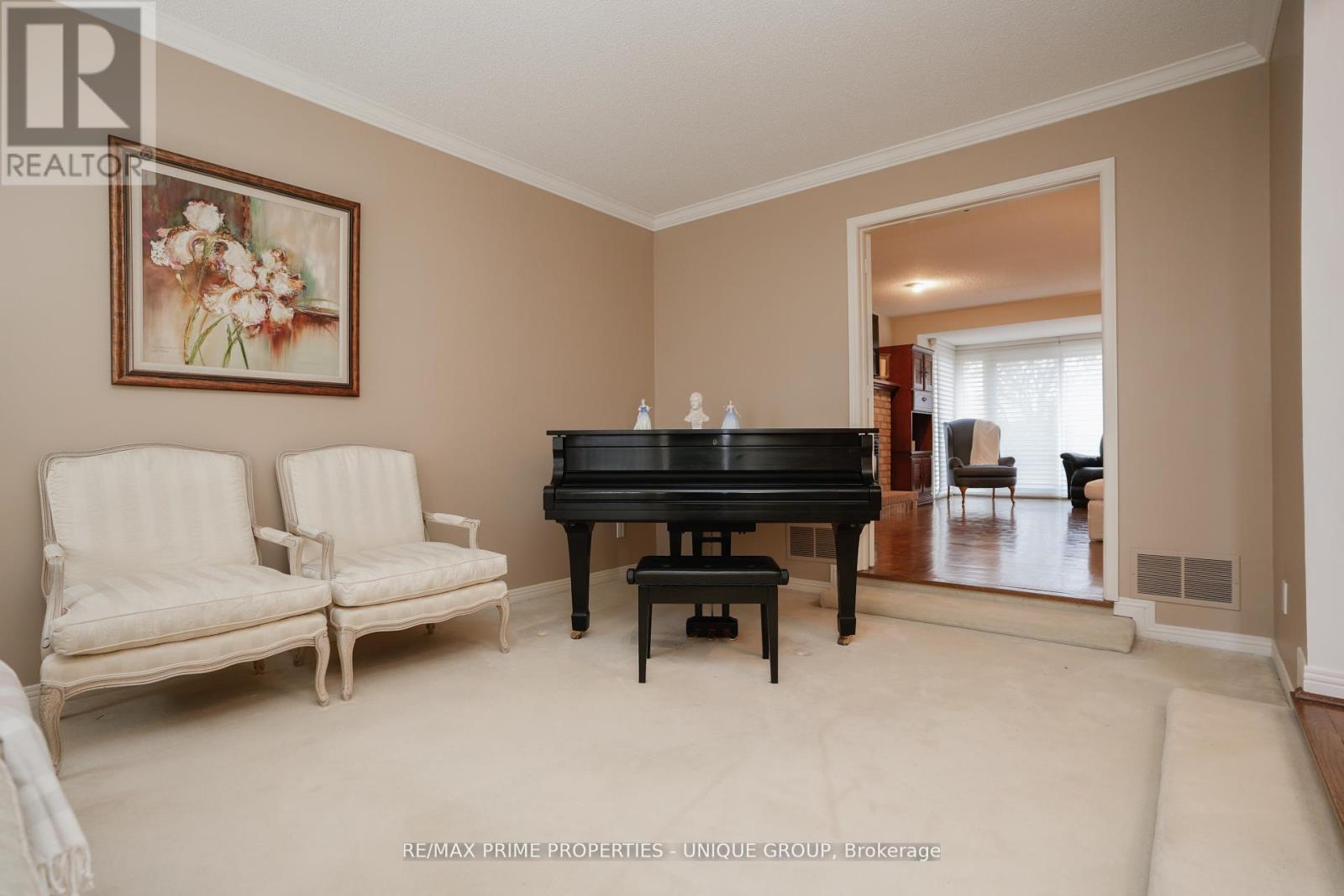 9 Longwater Chase, Markham (Unionville), Ontario  L3R 4A1 - Photo 5 - N12445067