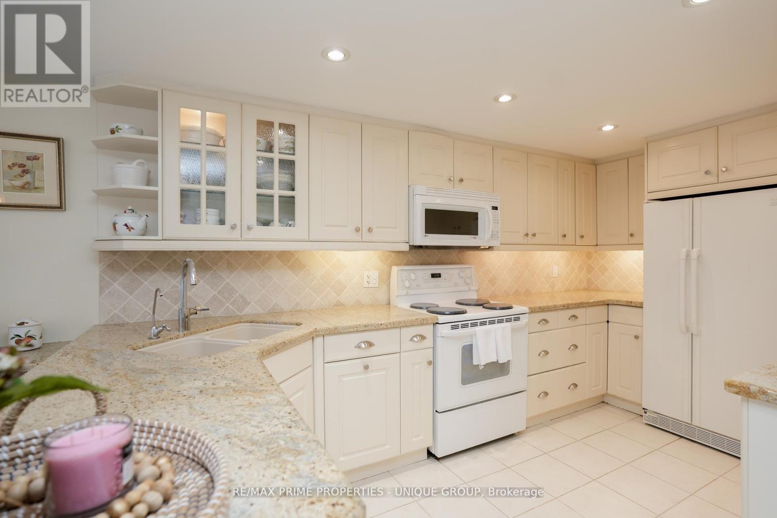 9 Longwater Chase, Markham (Unionville), Ontario  L3R 4A1 - Photo 9 - N12445067