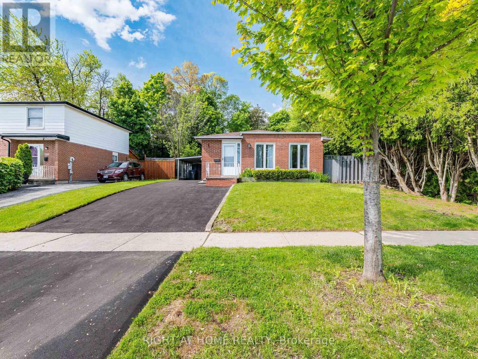 118 Bonham Boulevard, Mississauga (Streetsville), Ontario  L5M 1C7 - Photo 3 - W12445085