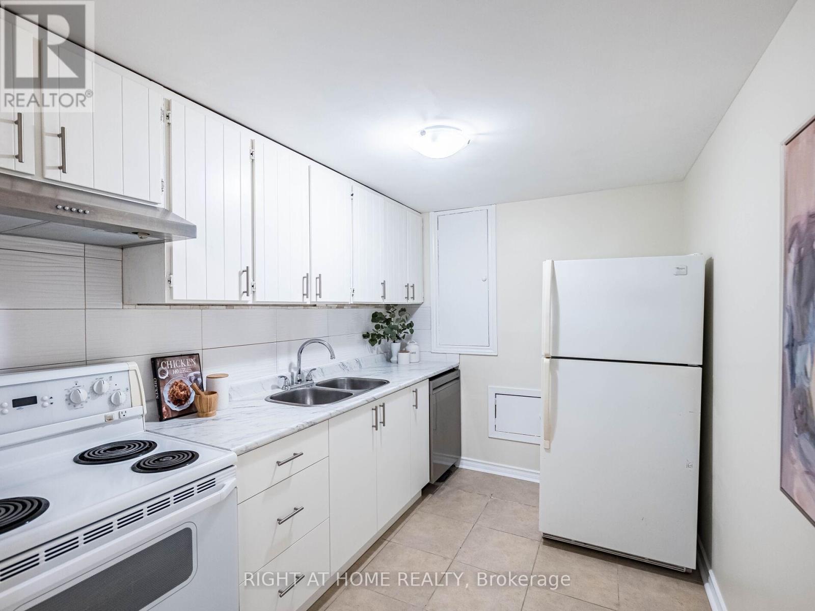 118 Bonham Boulevard, Mississauga (Streetsville), Ontario  L5M 1C7 - Photo 35 - W12445085