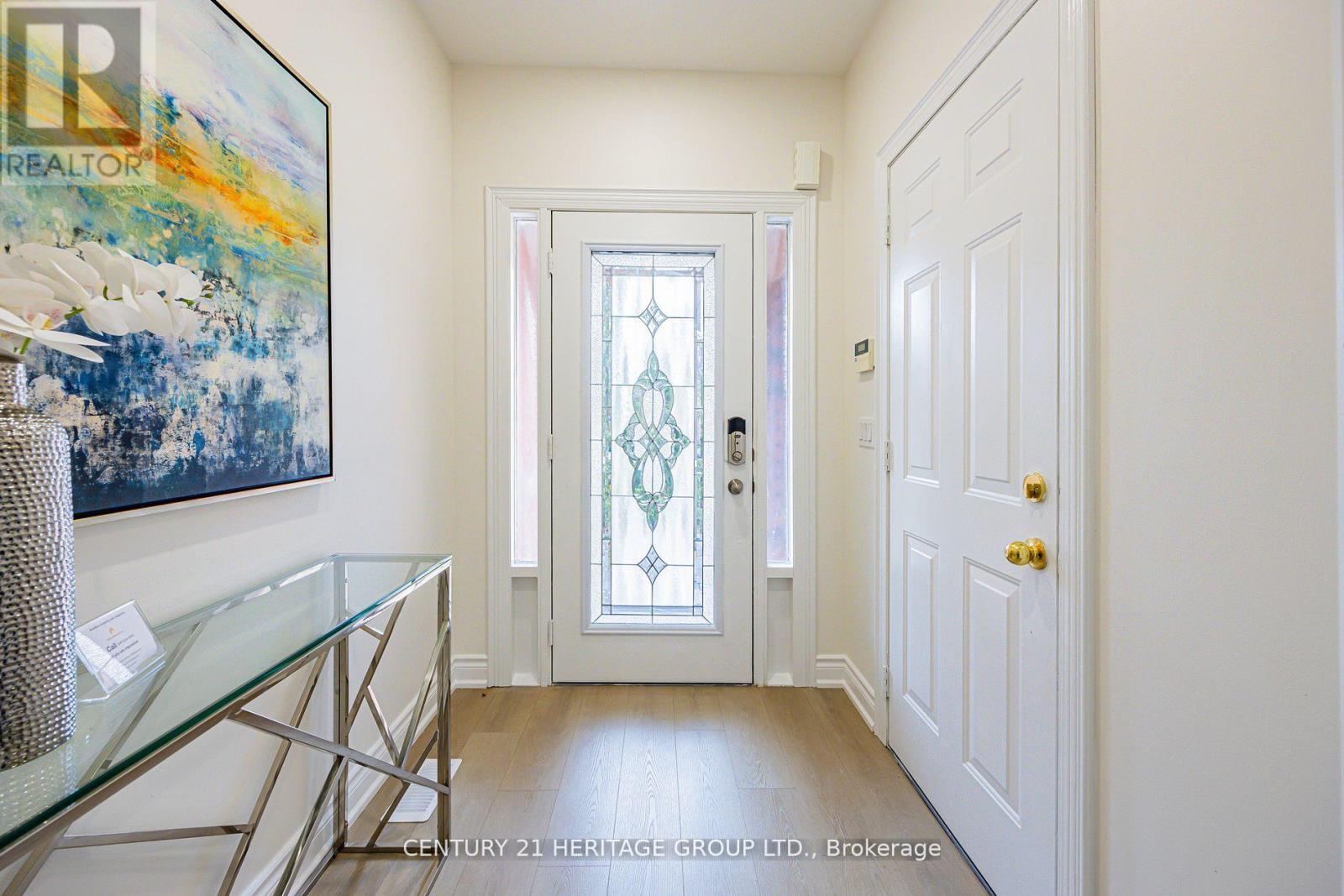 114 Millcliff Circle, Aurora, Ontario  L4G 7N9 - Photo 3 - N12435675