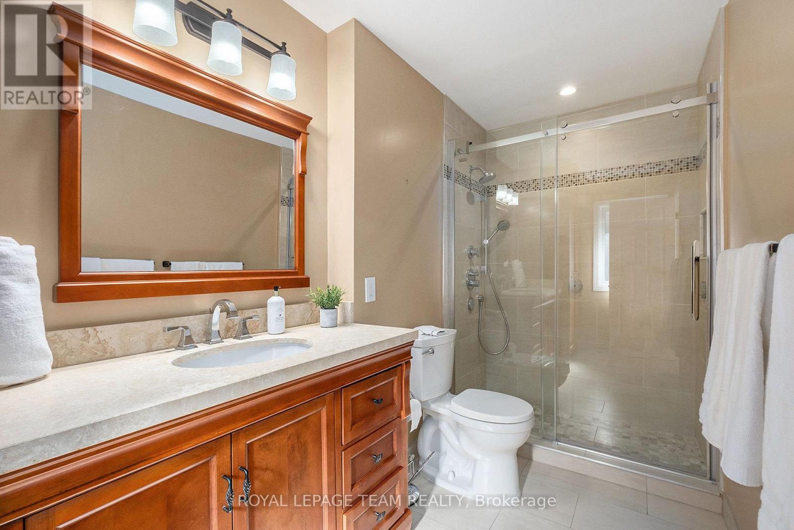 93 Royal Oak Court Court, Ottawa, Ontario  K1T 3N9 - Photo 18 - X12445100