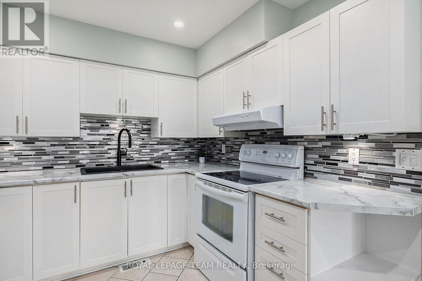 93 Royal Oak Court Court, Ottawa, Ontario  K1T 3N9 - Photo 5 - X12445100
