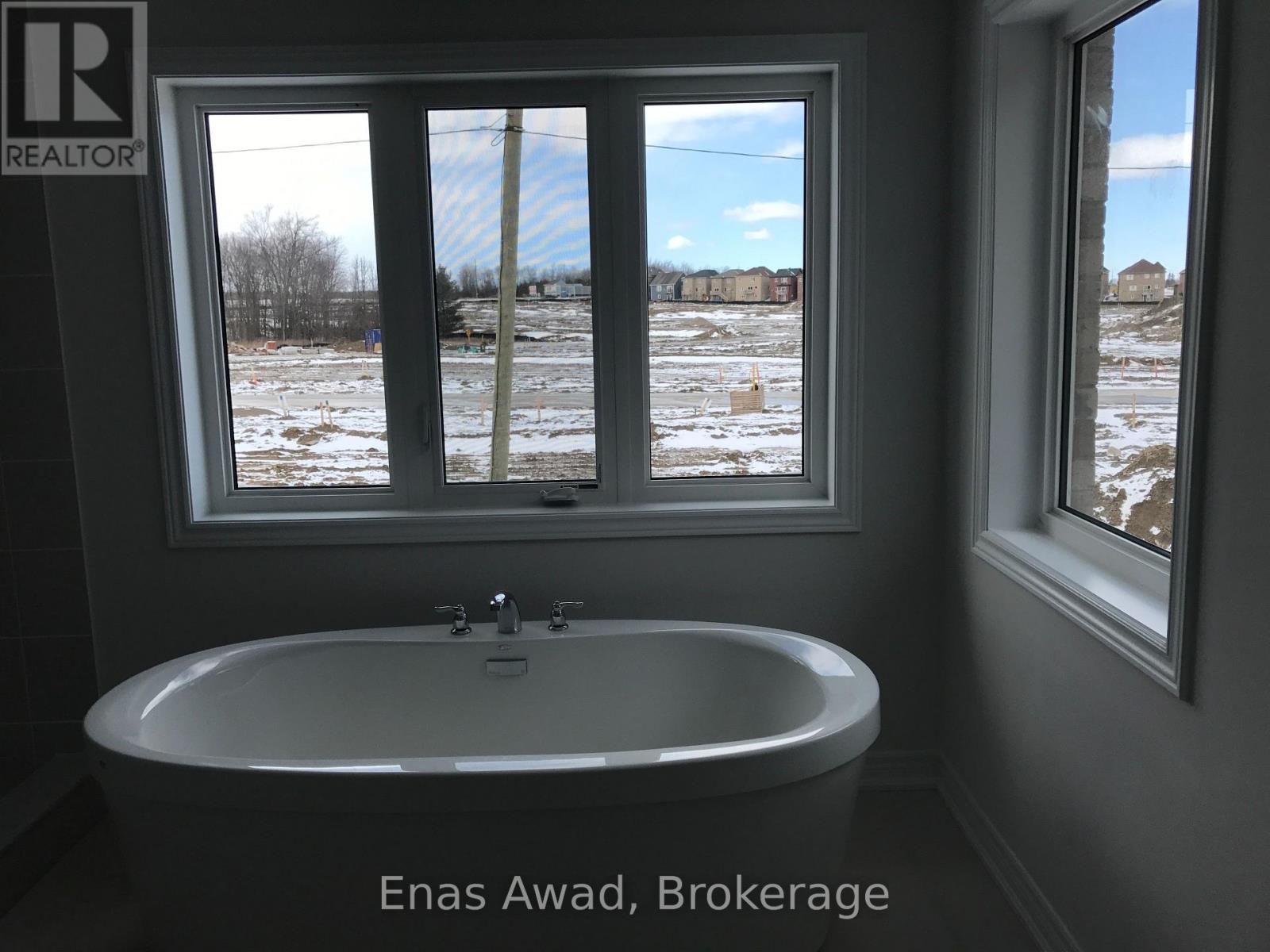 968 Green Street, Innisfil (Lefroy), Ontario  L0L 1W0 - Photo 13 - N12445132