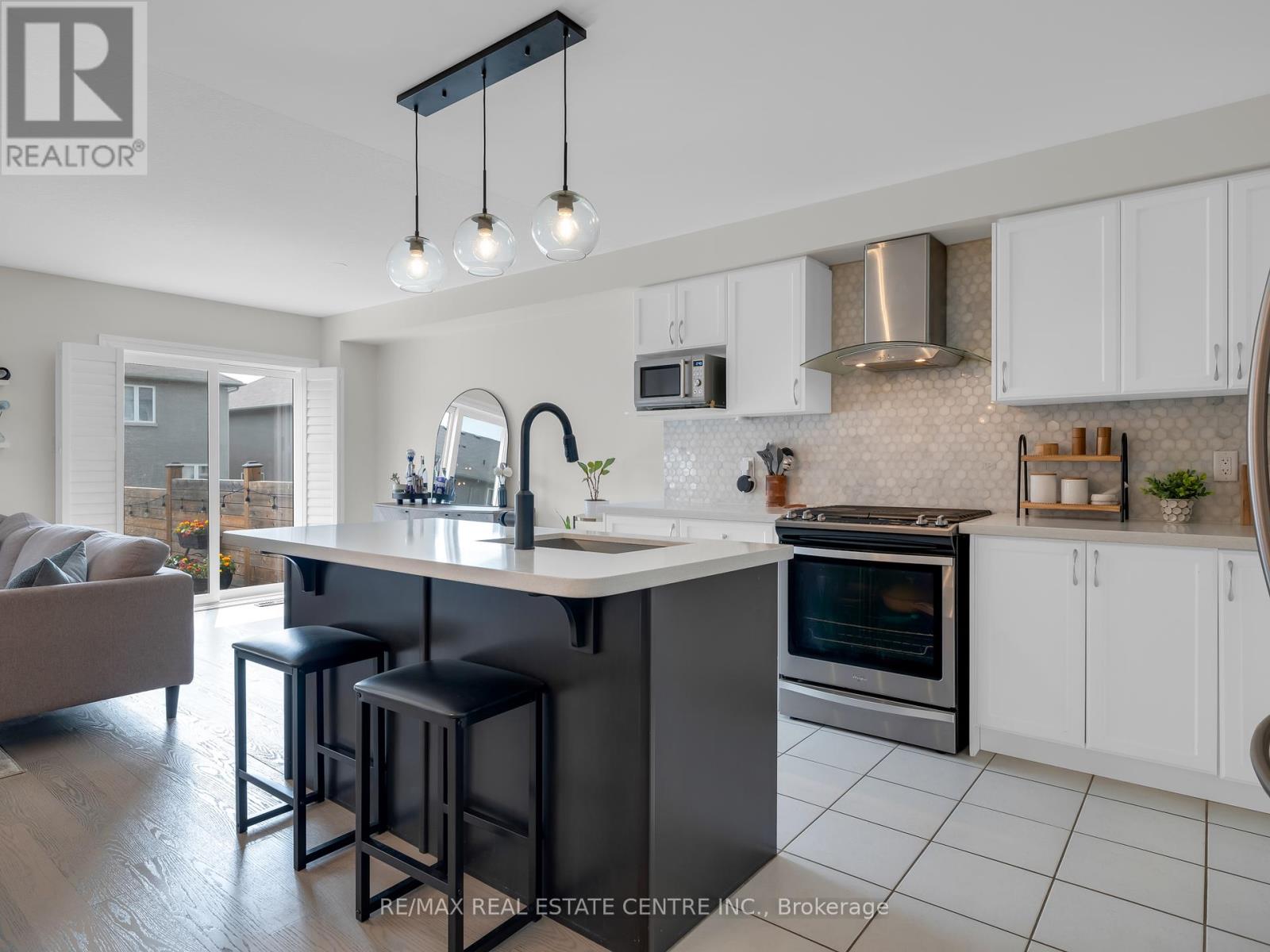 99 Penny Lane, Hamilton, Ontario  L8J 0E3 - Photo 6 - X12445056
