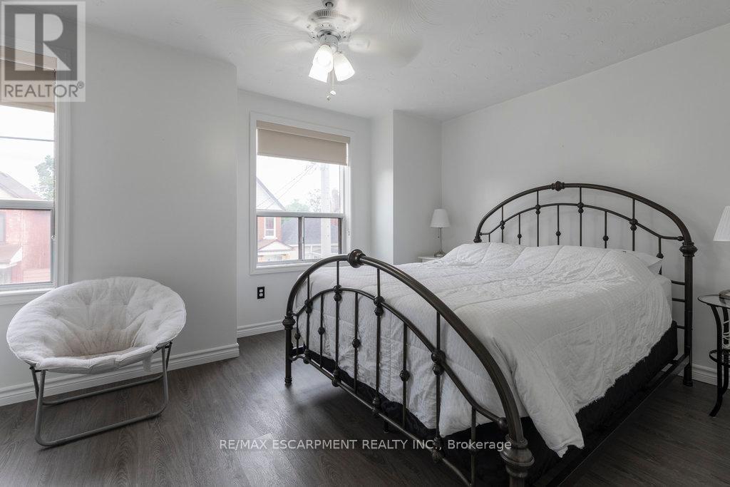 52 Clyde Street, Hamilton (Landsdale), Ontario  L8L 5R4 - Photo 13 - X12445060