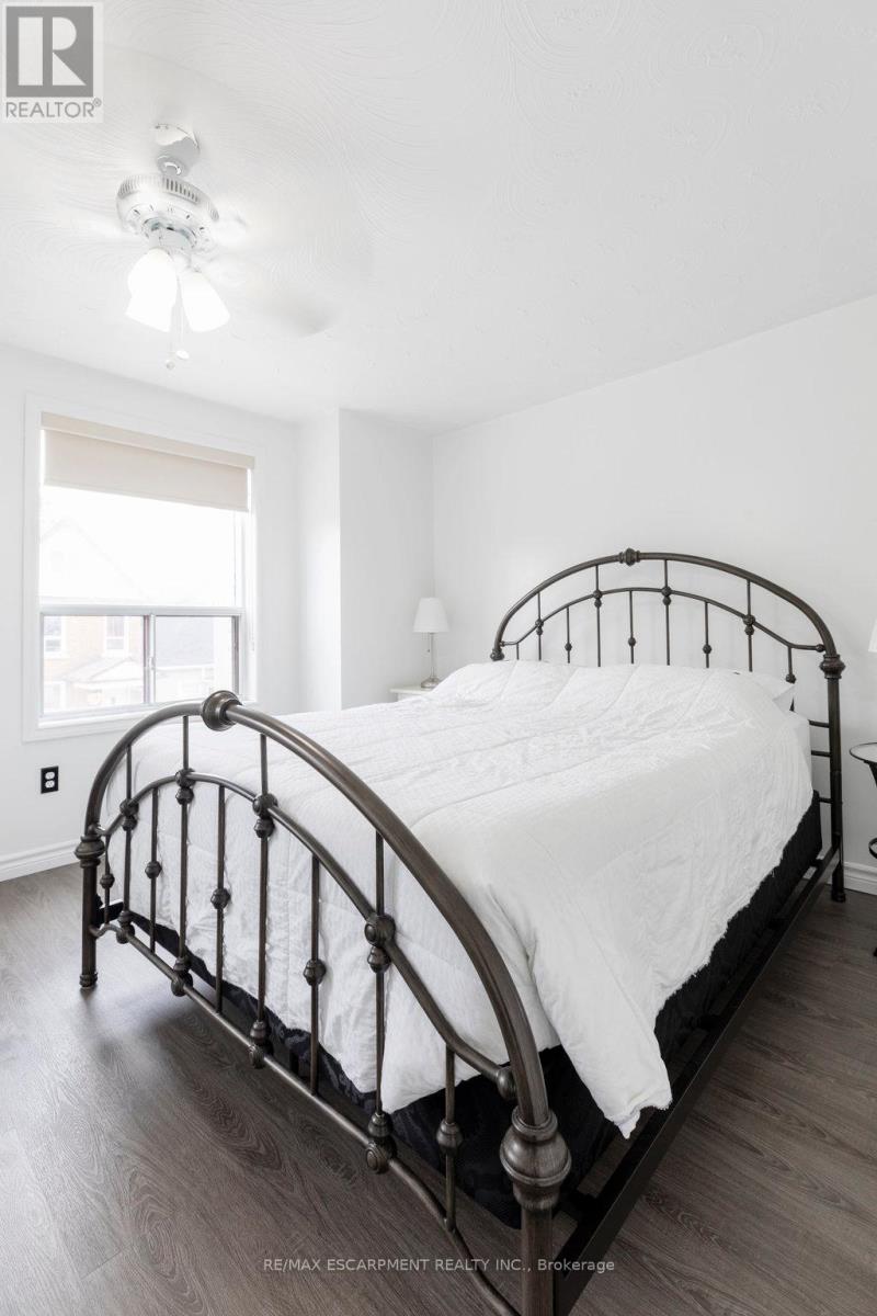 52 Clyde Street, Hamilton (Landsdale), Ontario  L8L 5R4 - Photo 14 - X12445060