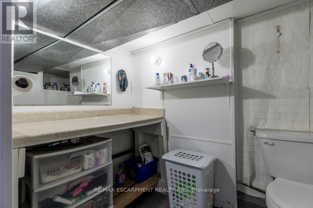 52 Clyde Street, Hamilton (Landsdale), Ontario  L8L 5R4 - Photo 22 - X12445060
