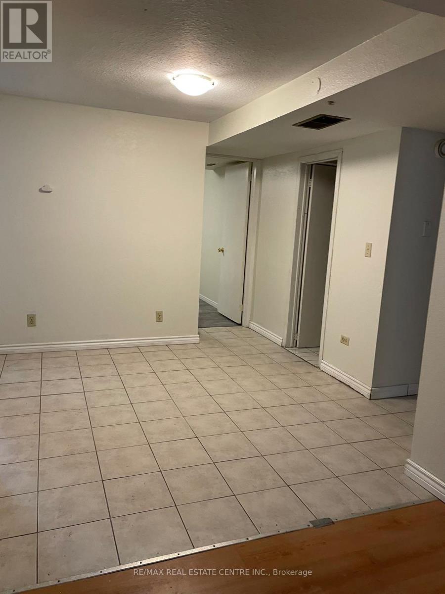Basement - 129 Kortright Drive W, Guelph, Ontario  N1G 3N9 - Photo 4 - X12445071
