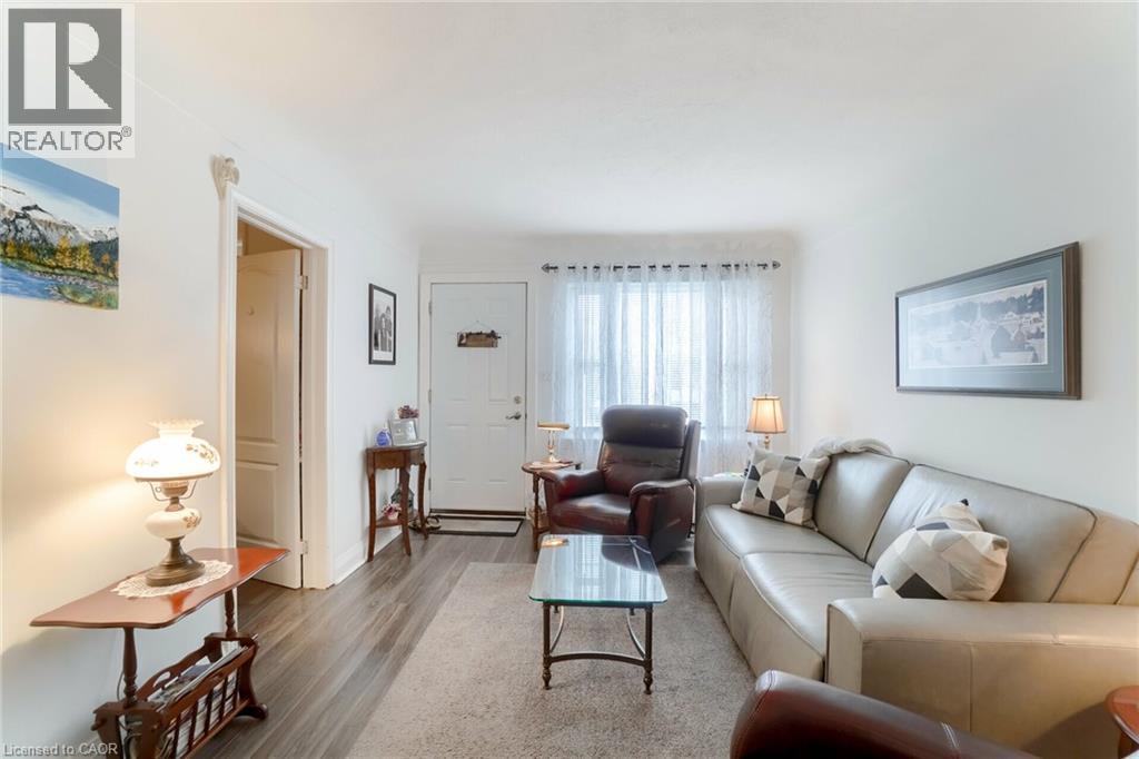 160 Welland Avenue, St. Catharines, Ontario  L2R 2N6 - Photo 3 - 40776432