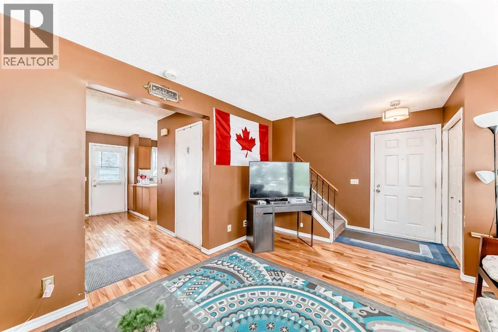 5625 Templehill Road Ne, Calgary, Alberta  T1Y 4C1 - Photo 7 - A2241478