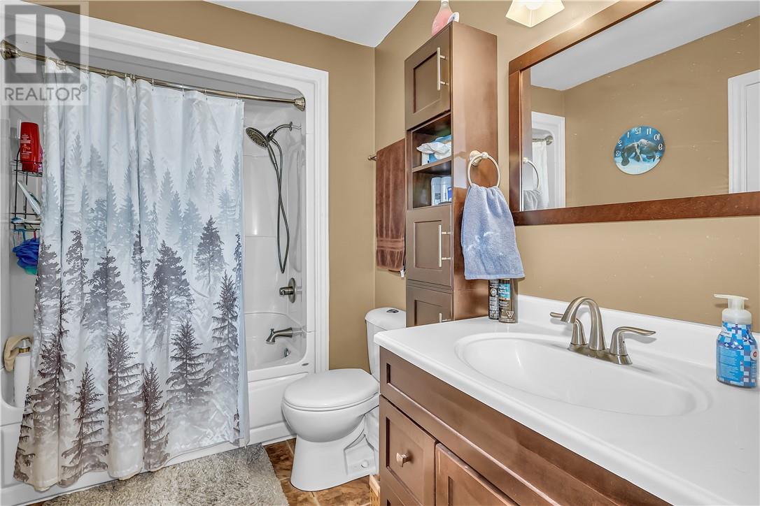 5 Feltz Road, Elliot Lake, Ontario  P5A 3P8 - Photo 7 - 2125073