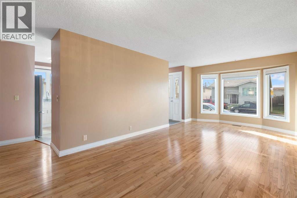 28 Whitworth Road Ne, Calgary, Alberta  T1Y 6A7 - Photo 7 - A2261737
