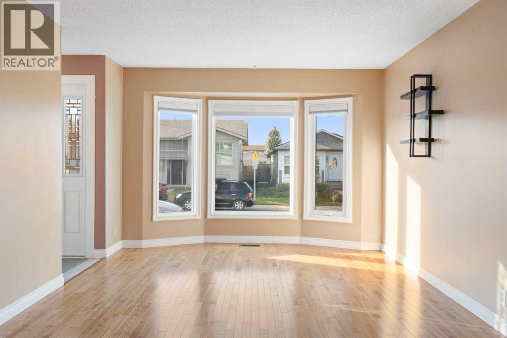28 Whitworth Road Ne, Calgary, Alberta  T1Y 6A7 - Photo 4 - A2261737
