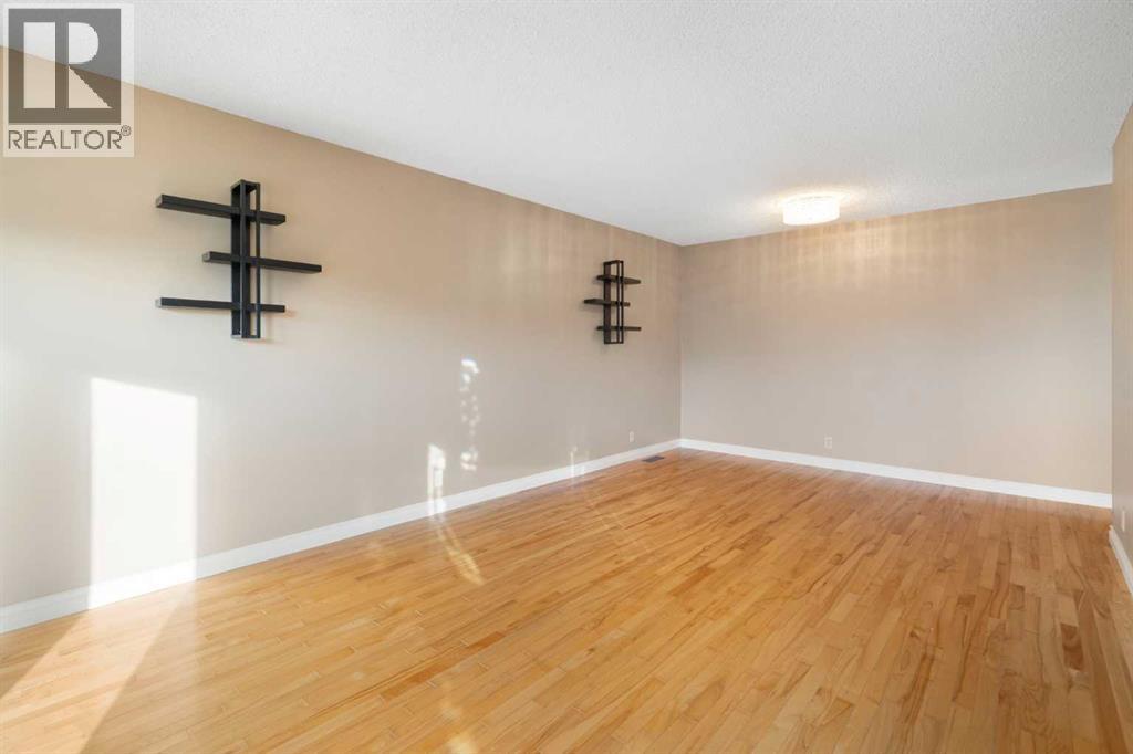 28 Whitworth Road Ne, Calgary, Alberta  T1Y 6A7 - Photo 5 - A2261737