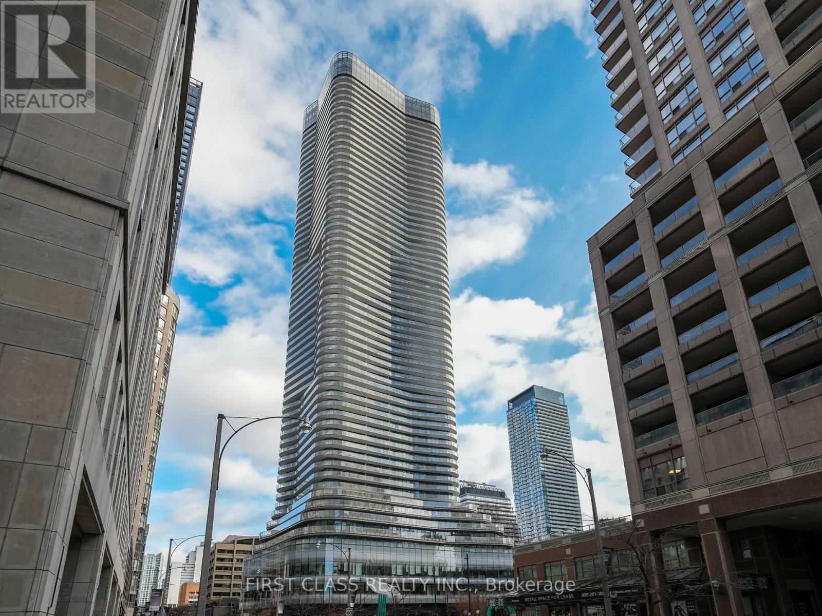 1404 - 11 Wellesley Street W, Toronto (Bay Street Corridor), Ontario  M4Y 0G4 - Photo 1 - C12445086