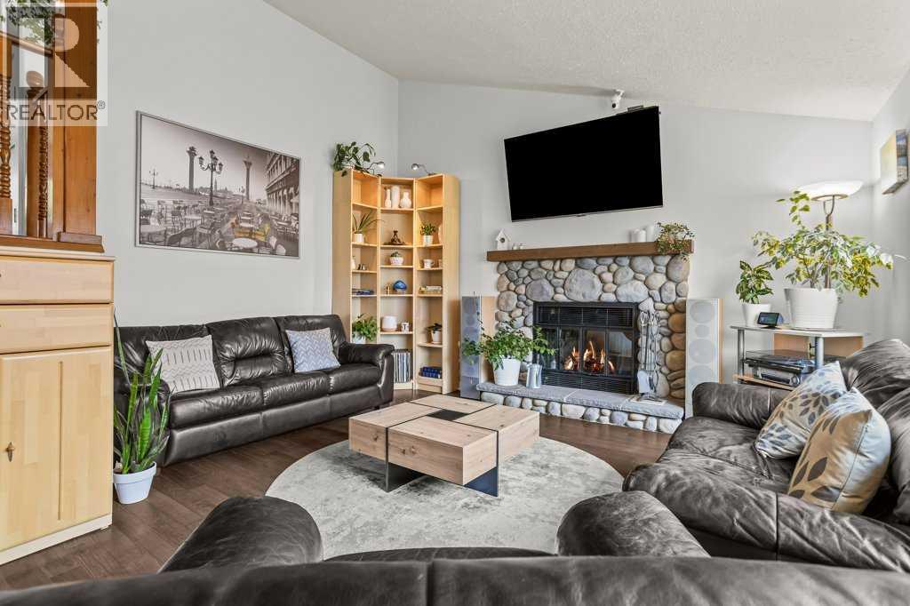319 Hoodoo Crescent, Canmore, Alberta  T1W 1A8 - Photo 7 - A2257934