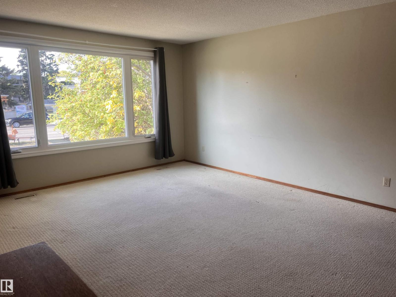 9415 149 St Nw, Edmonton, Alberta  T5R 1C5 - Photo 4 - E4460399