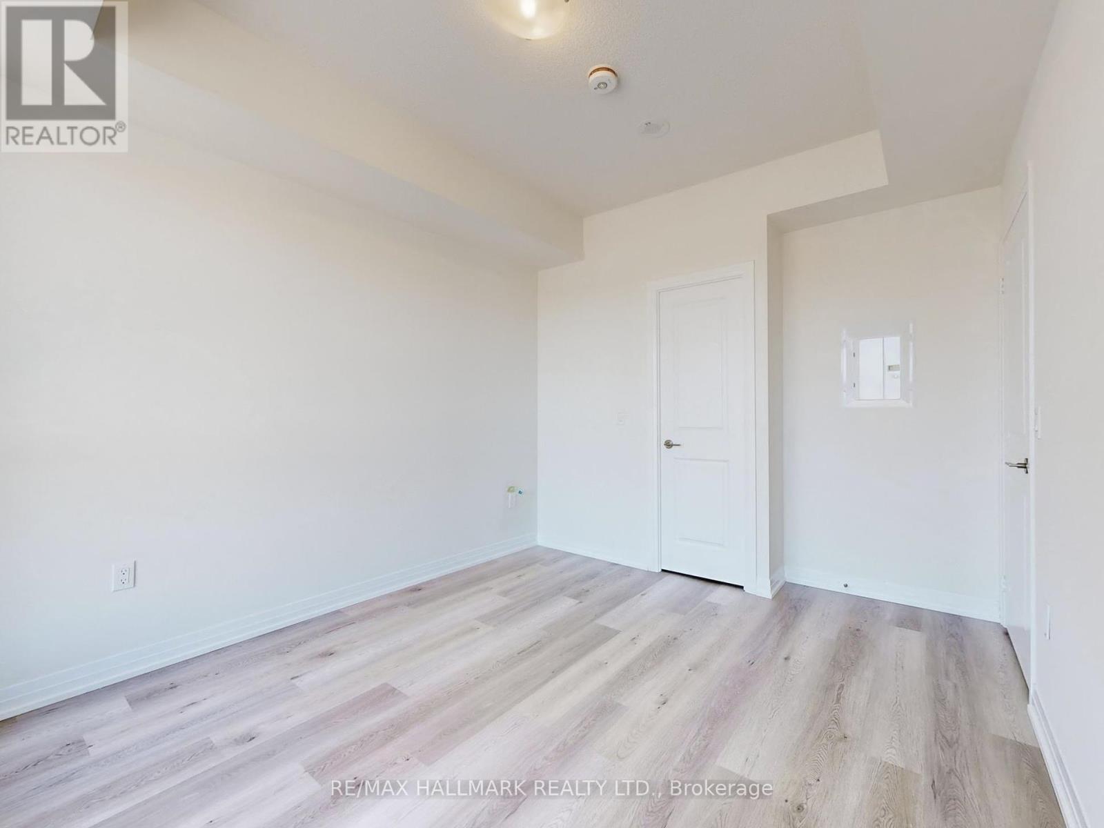 303 - 15 Watergarden Dr Drive, Mississauga, Ontario  L5R 1B2 - Photo 16 - W12445129