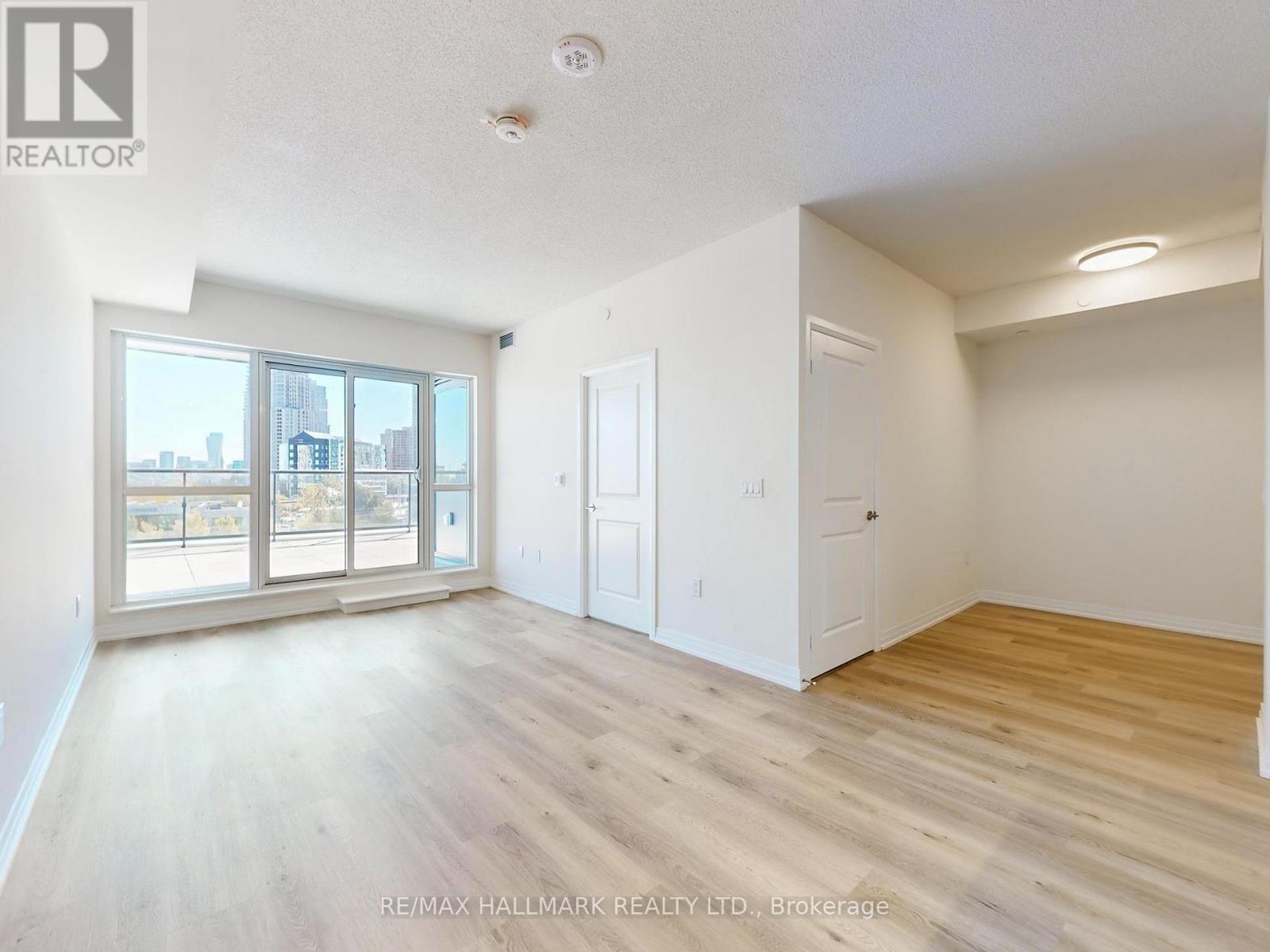 303 - 15 Watergarden Dr Drive, Mississauga, Ontario  L5R 1B2 - Photo 3 - W12445129