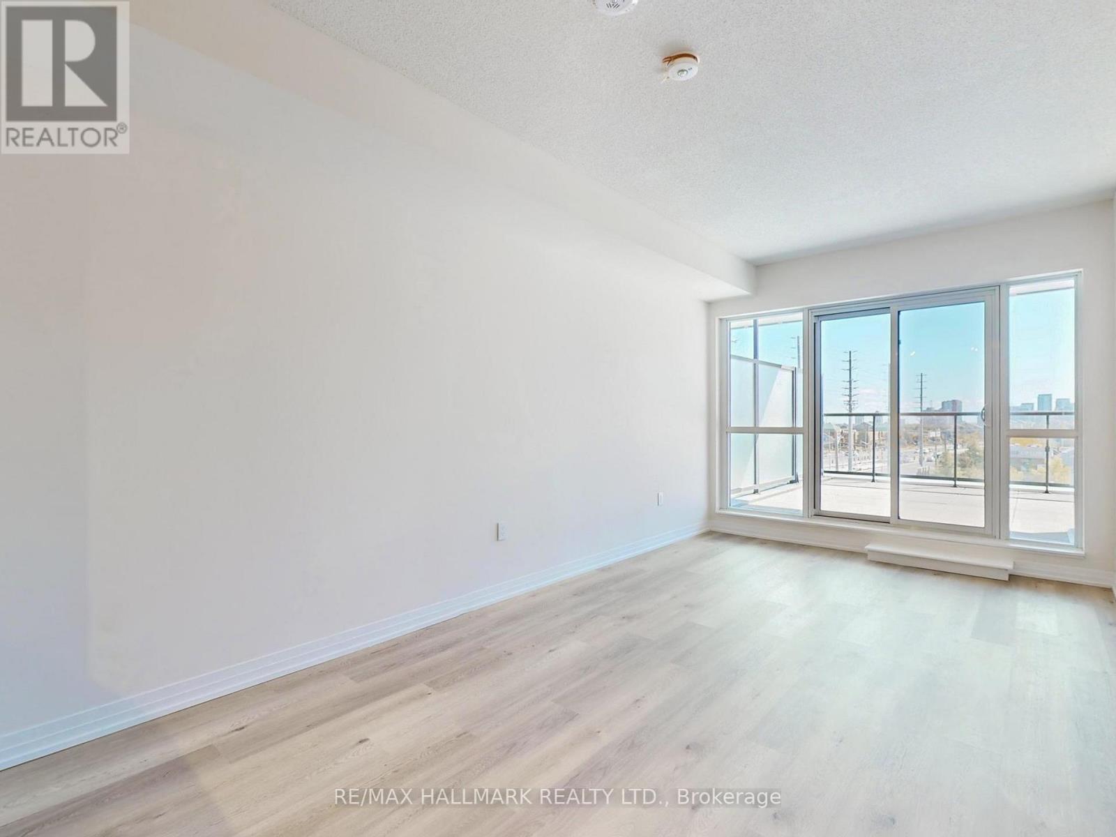 303 - 15 Watergarden Dr Drive, Mississauga, Ontario  L5R 1B2 - Photo 4 - W12445129