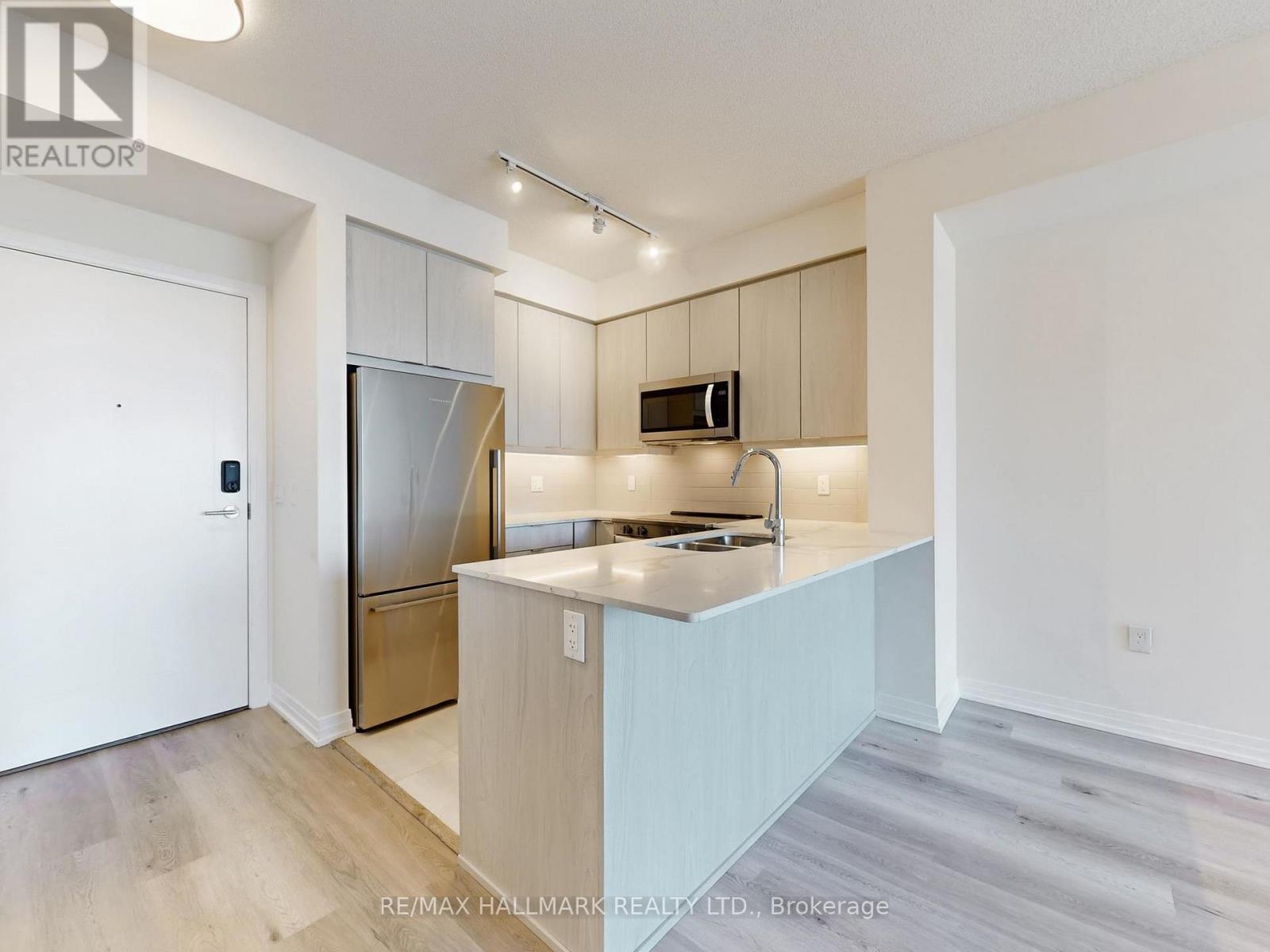 303 - 15 Watergarden Dr Drive, Mississauga, Ontario  L5R 1B2 - Photo 6 - W12445129