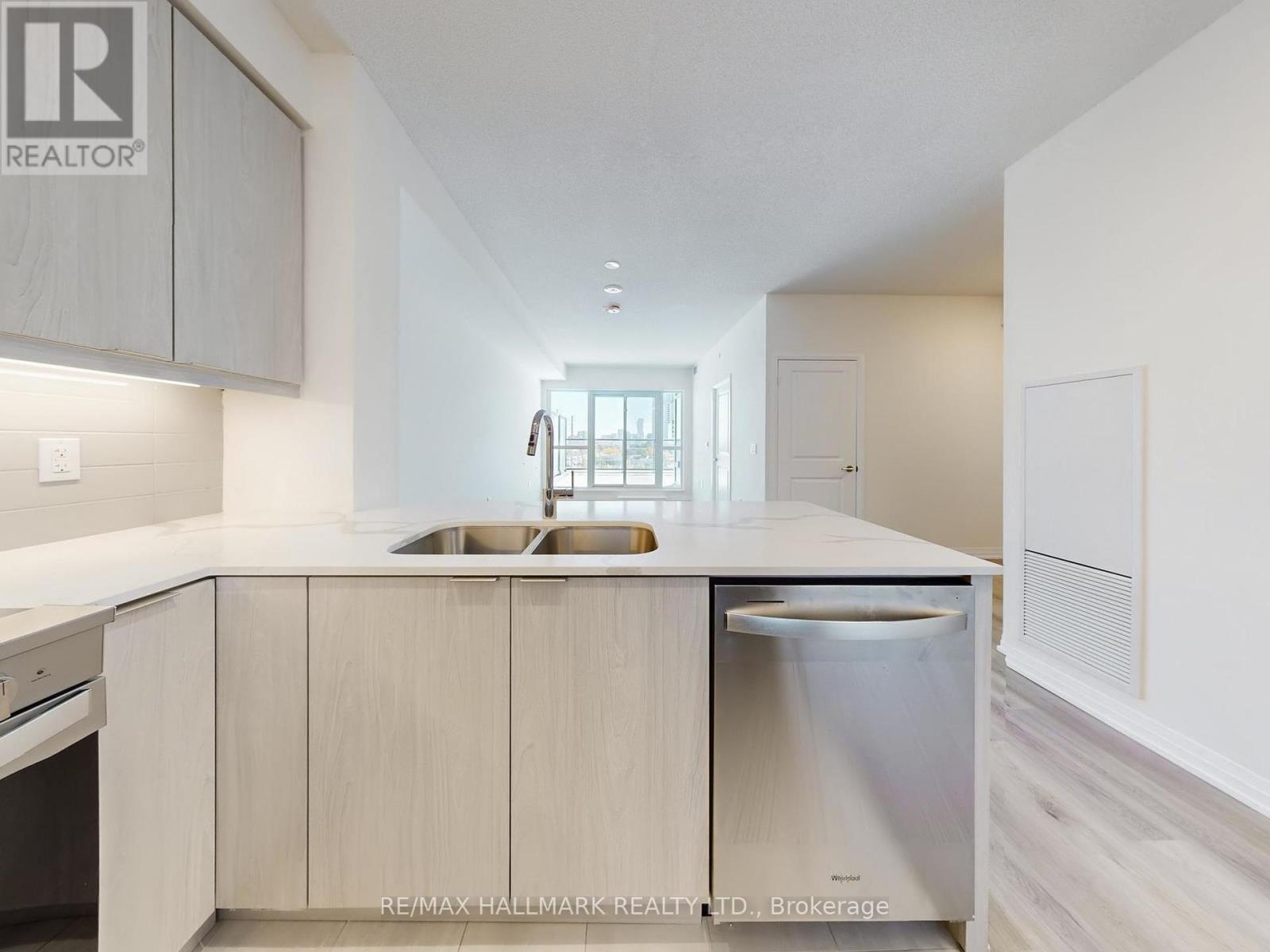 303 - 15 Watergarden Dr Drive, Mississauga, Ontario  L5R 1B2 - Photo 9 - W12445129
