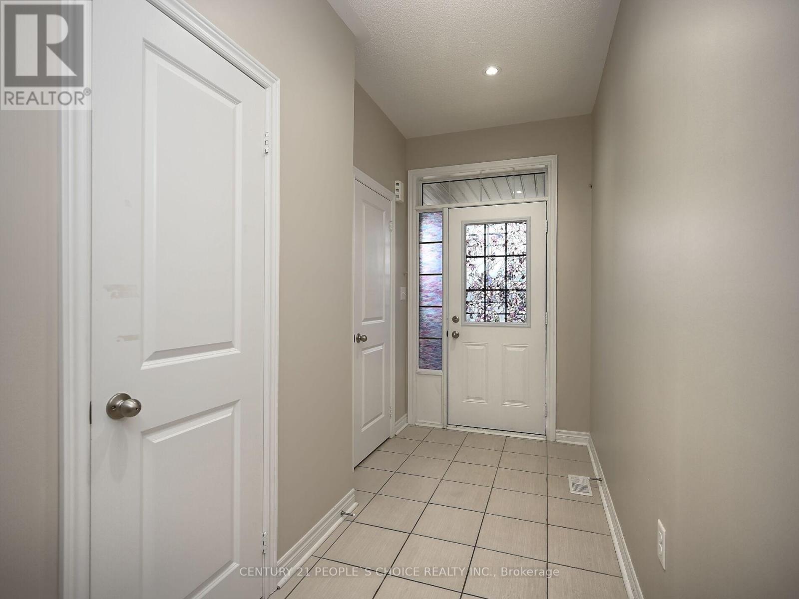 39 Pearman Crescent, Brampton, Ontario  L7A 4Y8 - Photo 3 - W12445007