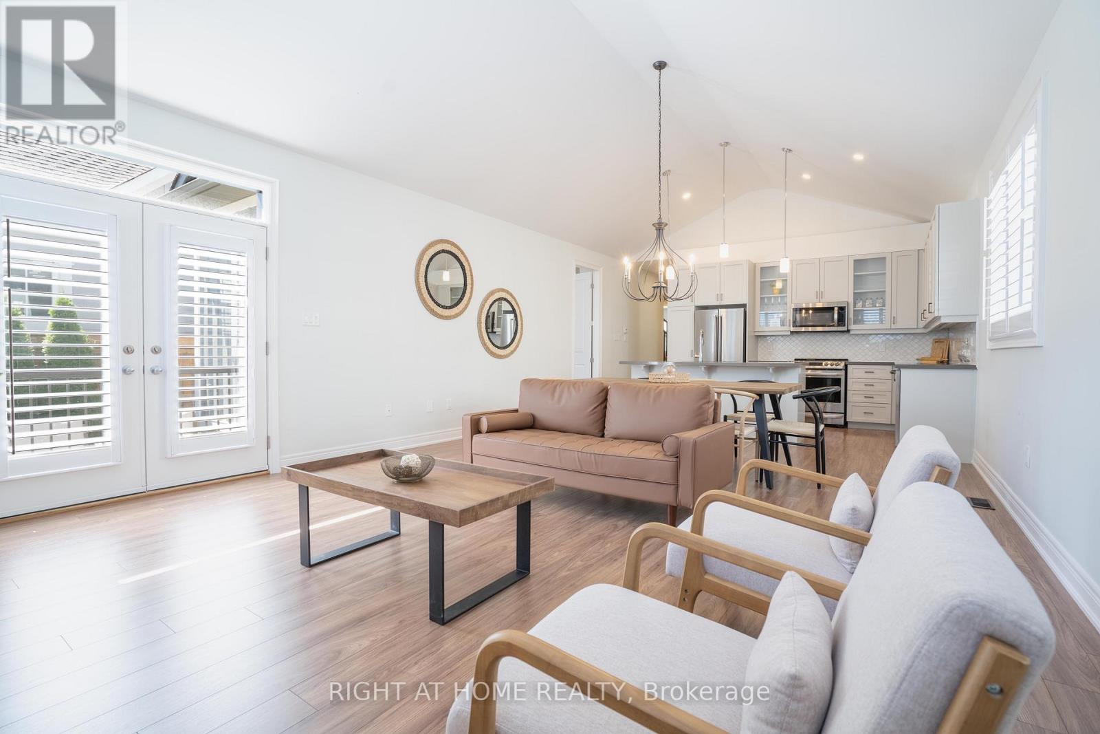 9 Annmarie Drive, Niagara-On-The-Lake, Ontario  L0S 1J0 - Photo 4 - X12445102