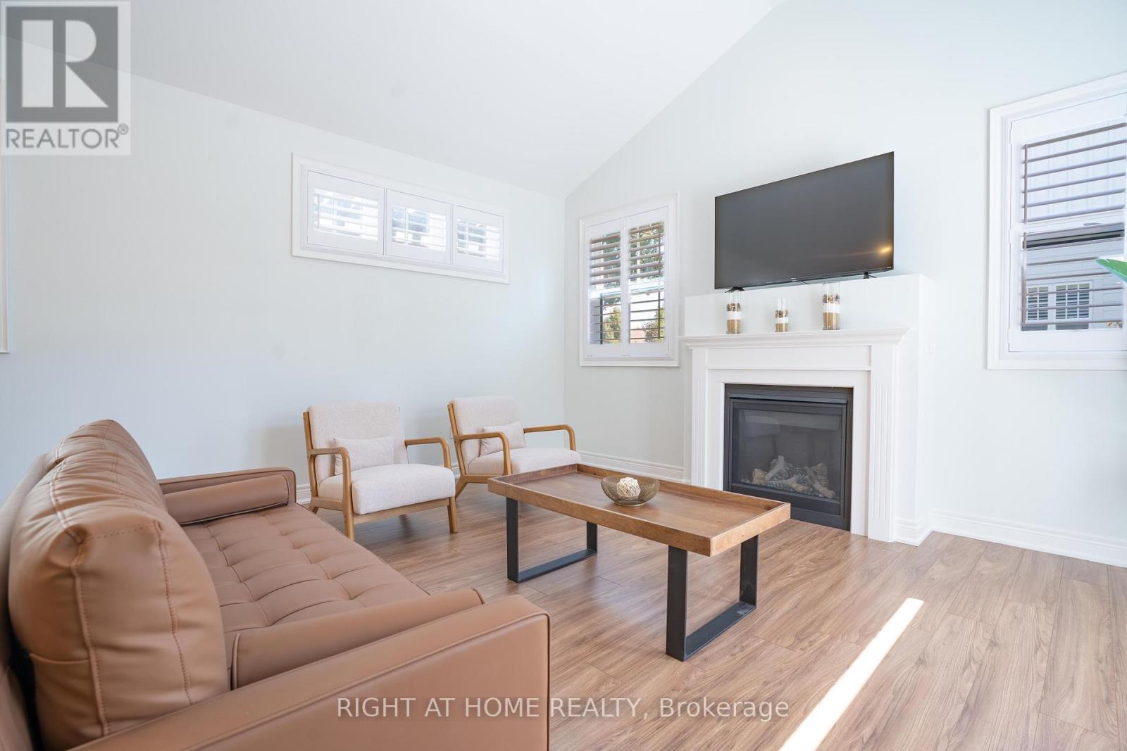 9 Annmarie Drive, Niagara-On-The-Lake, Ontario  L0S 1J0 - Photo 6 - X12445102