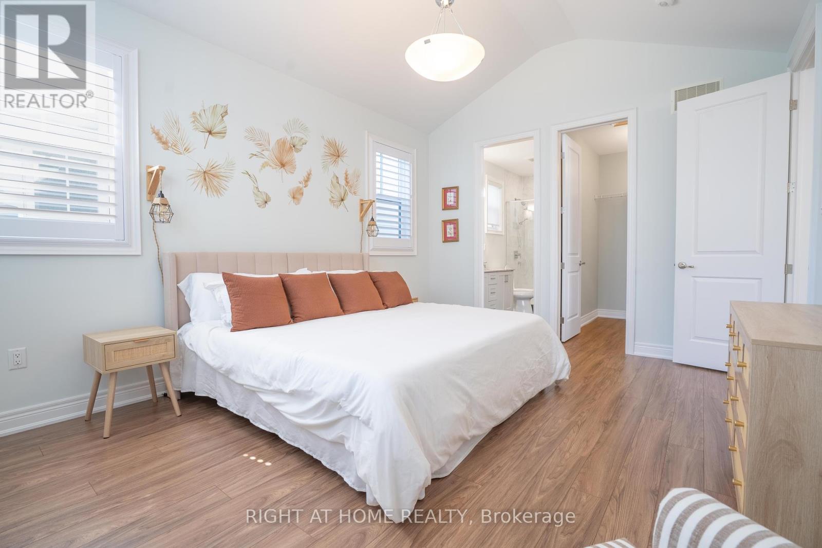 9 Annmarie Drive, Niagara-On-The-Lake, Ontario  L0S 1J0 - Photo 9 - X12445102