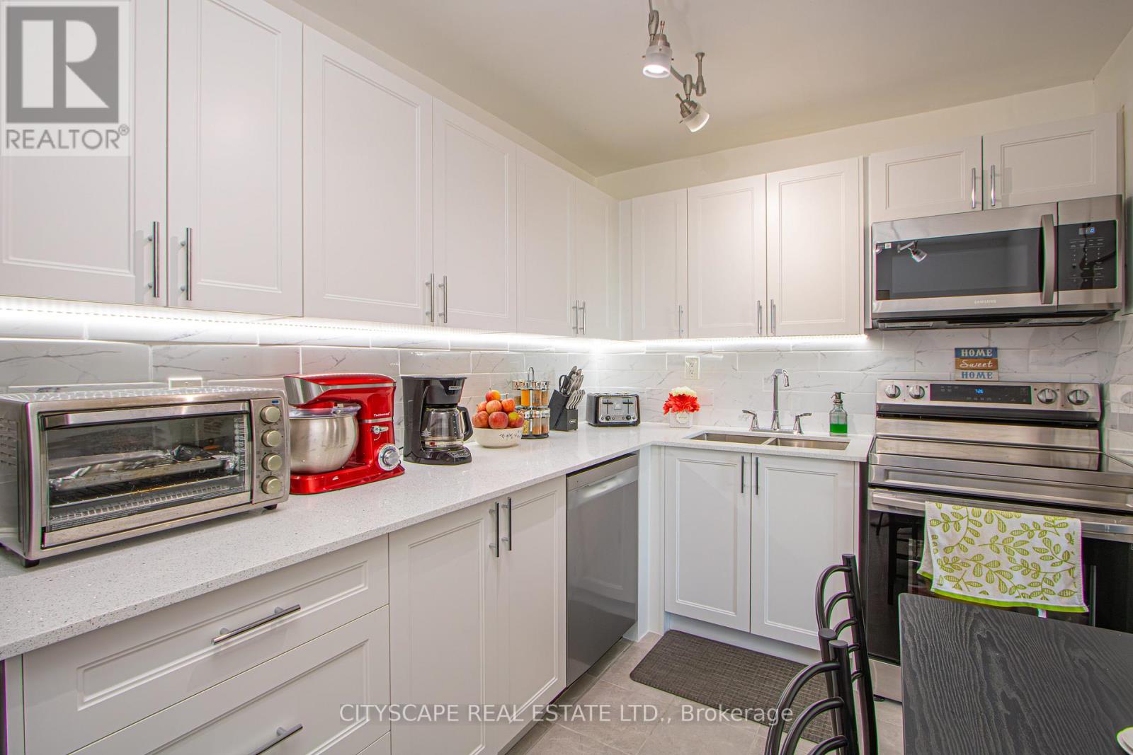1008 - 573 Mornington Avenue, London East (East G), Ontario  N5Y 4T9 - Photo 11 - X12445107