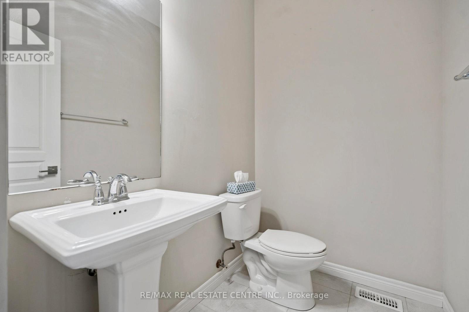 224 Pumpkin Pass, Hamilton (Binbrook), Ontario  L0R 1C0 - Photo 11 - X12445116