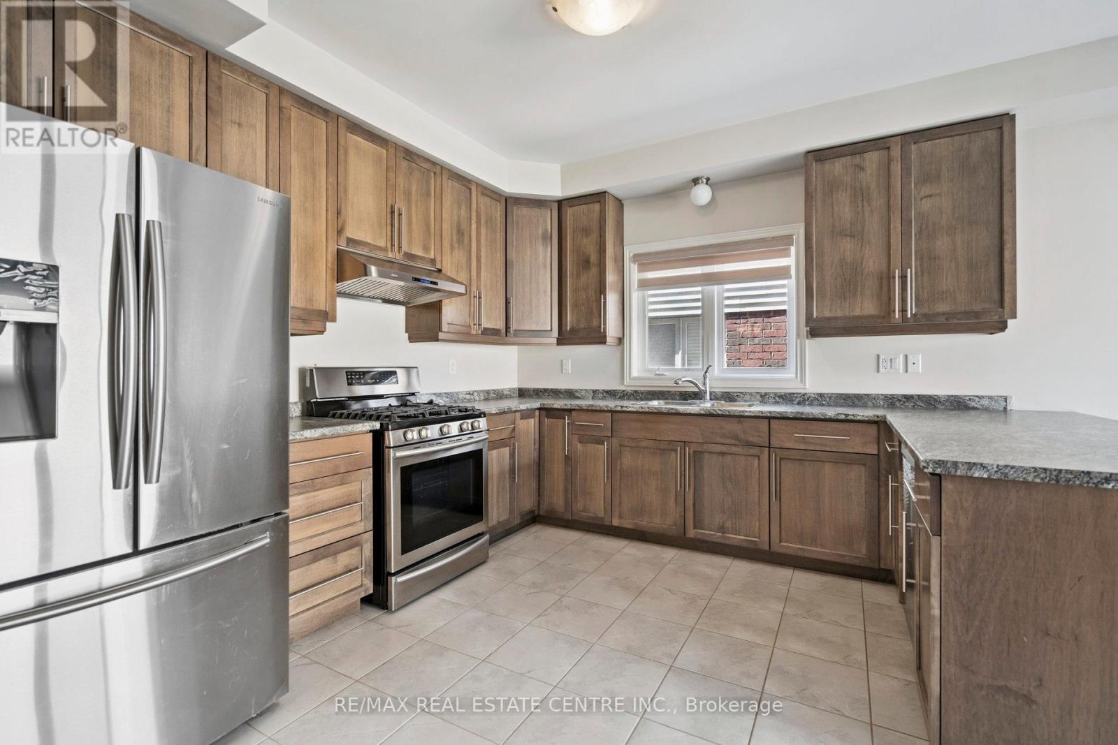 224 Pumpkin Pass, Hamilton (Binbrook), Ontario  L0R 1C0 - Photo 14 - X12445116