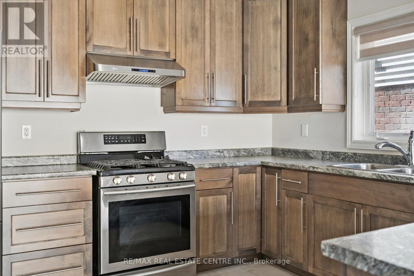224 Pumpkin Pass, Hamilton (Binbrook), Ontario  L0R 1C0 - Photo 15 - X12445116