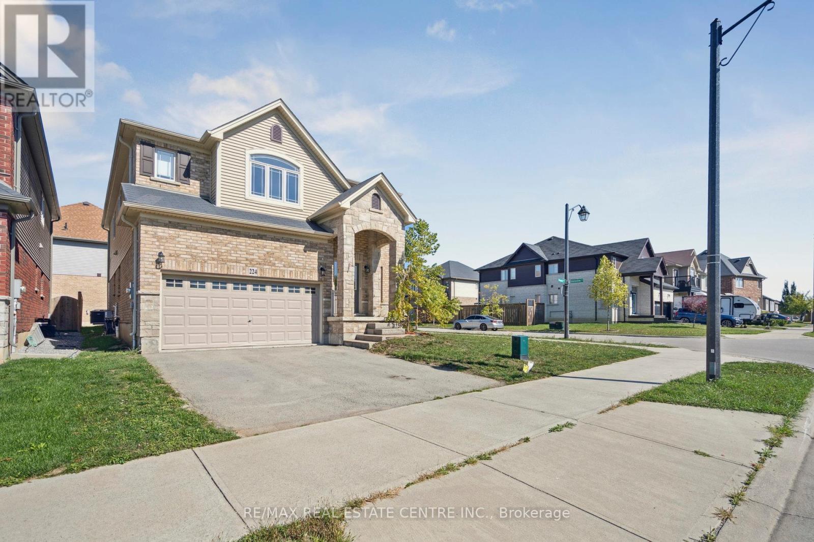 224 Pumpkin Pass, Hamilton (Binbrook), Ontario  L0R 1C0 - Photo 3 - X12445116