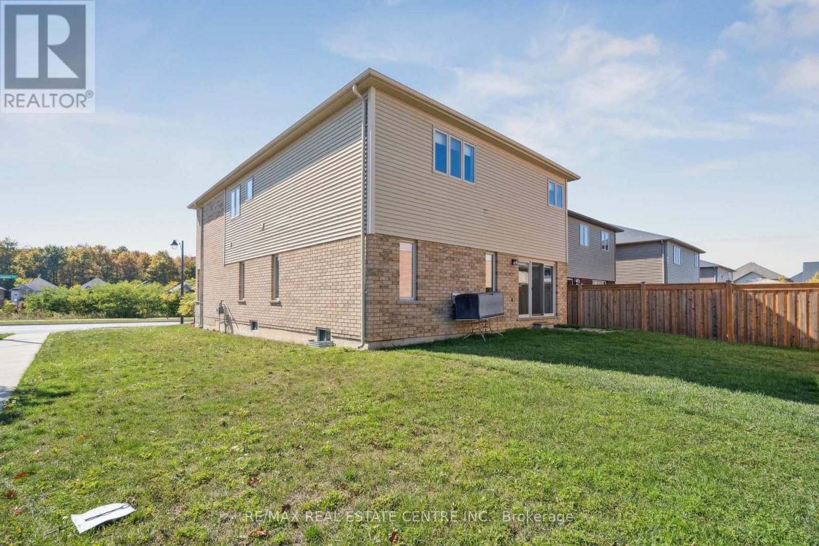 224 Pumpkin Pass, Hamilton (Binbrook), Ontario  L0R 1C0 - Photo 39 - X12445116