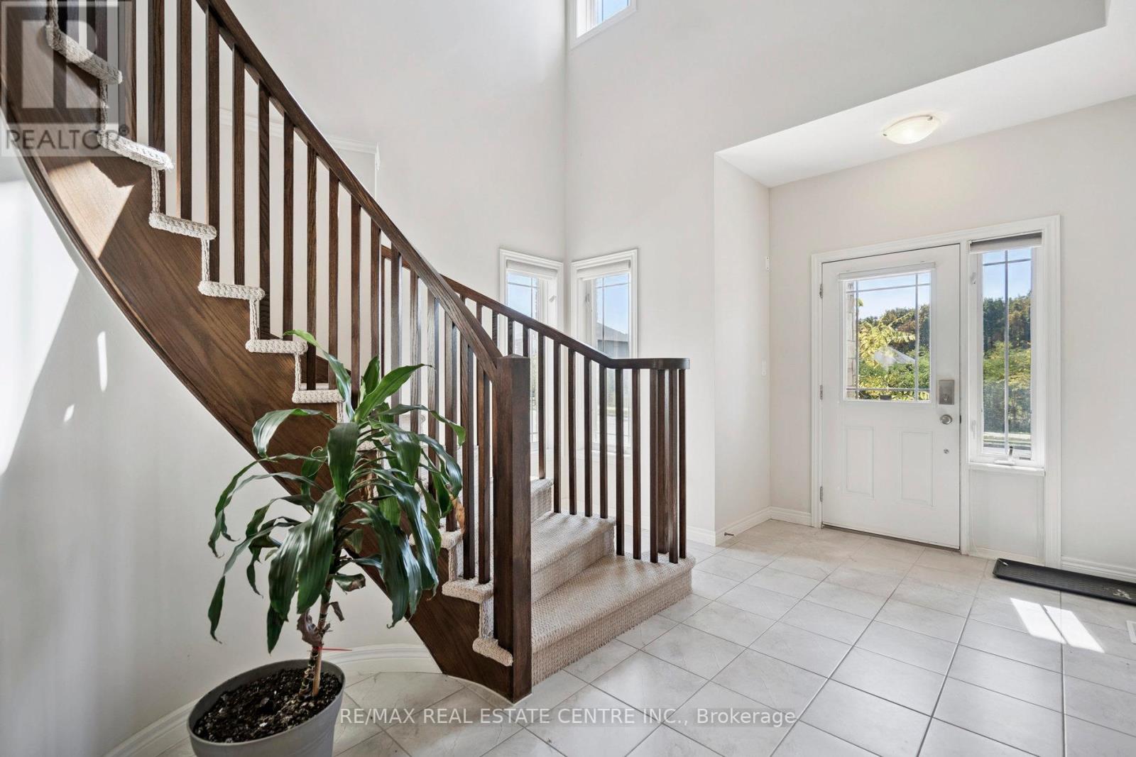 224 Pumpkin Pass, Hamilton (Binbrook), Ontario  L0R 1C0 - Photo 6 - X12445116
