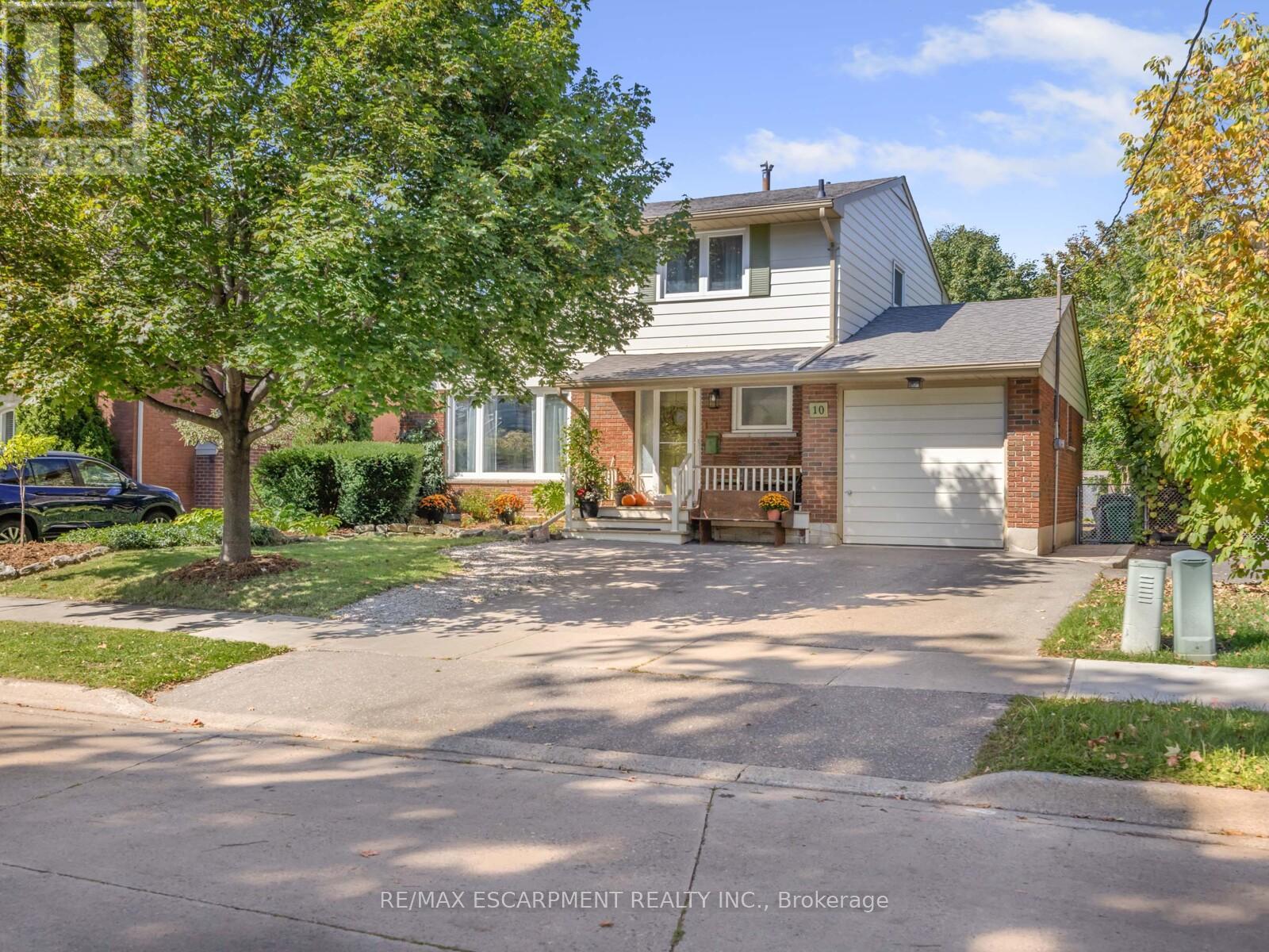 10 Alexander Street, Brampton (Downtown Brampton), Ontario  L6V 1H6 - Photo 1 - W12445099