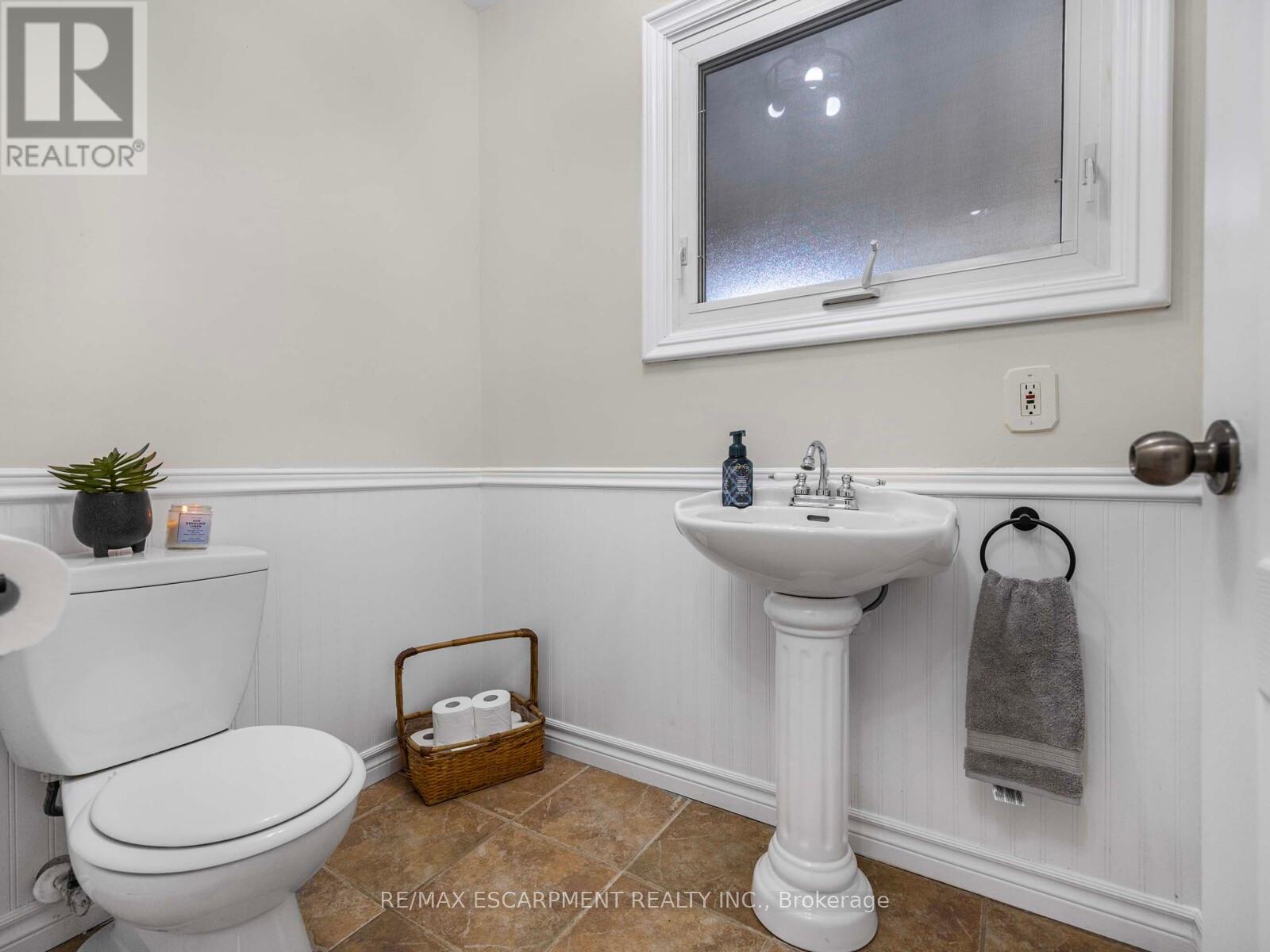 10 Alexander Street, Brampton (Downtown Brampton), Ontario  L6V 1H6 - Photo 20 - W12445099