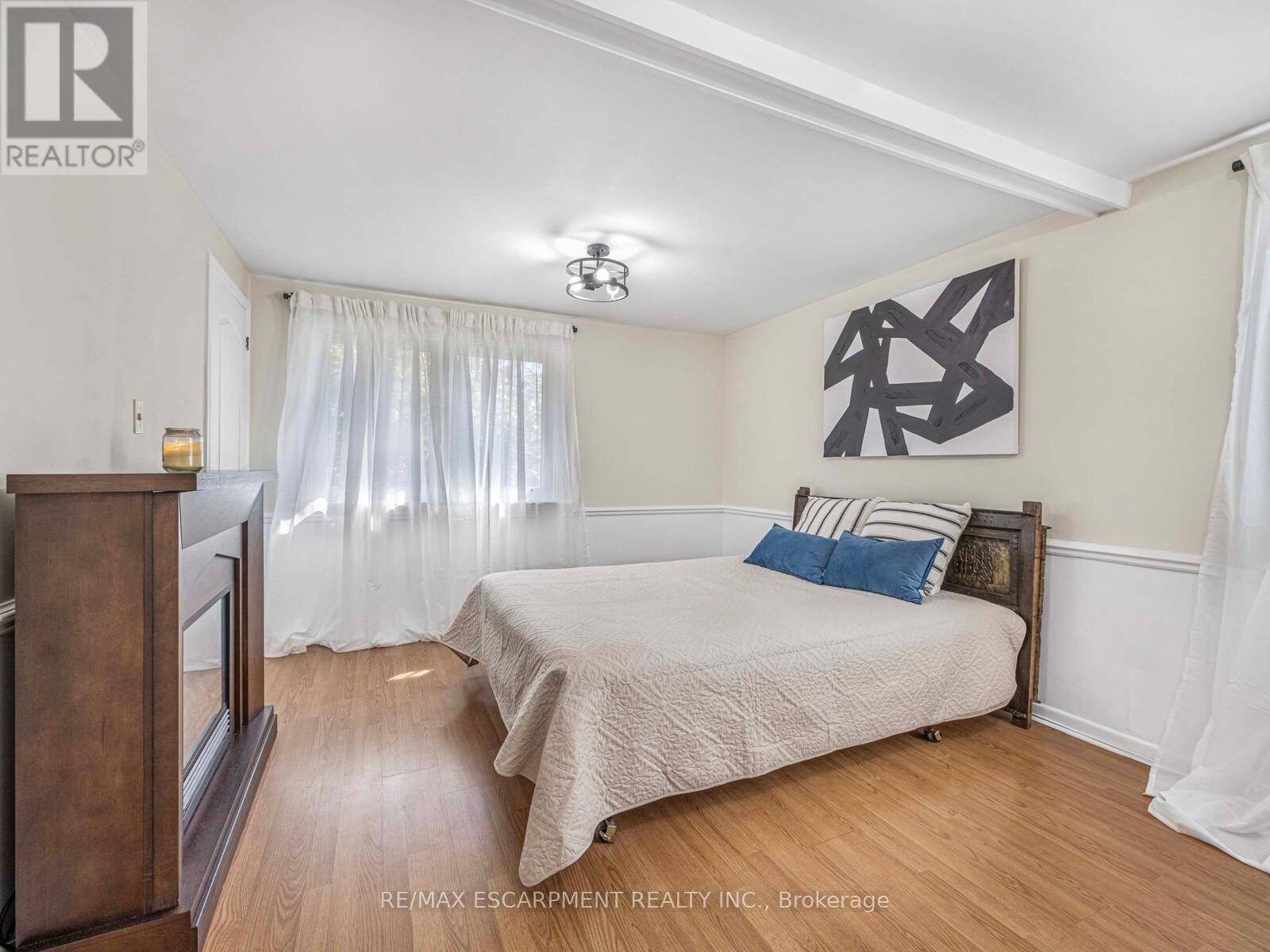 10 Alexander Street, Brampton (Downtown Brampton), Ontario  L6V 1H6 - Photo 18 - W12445099