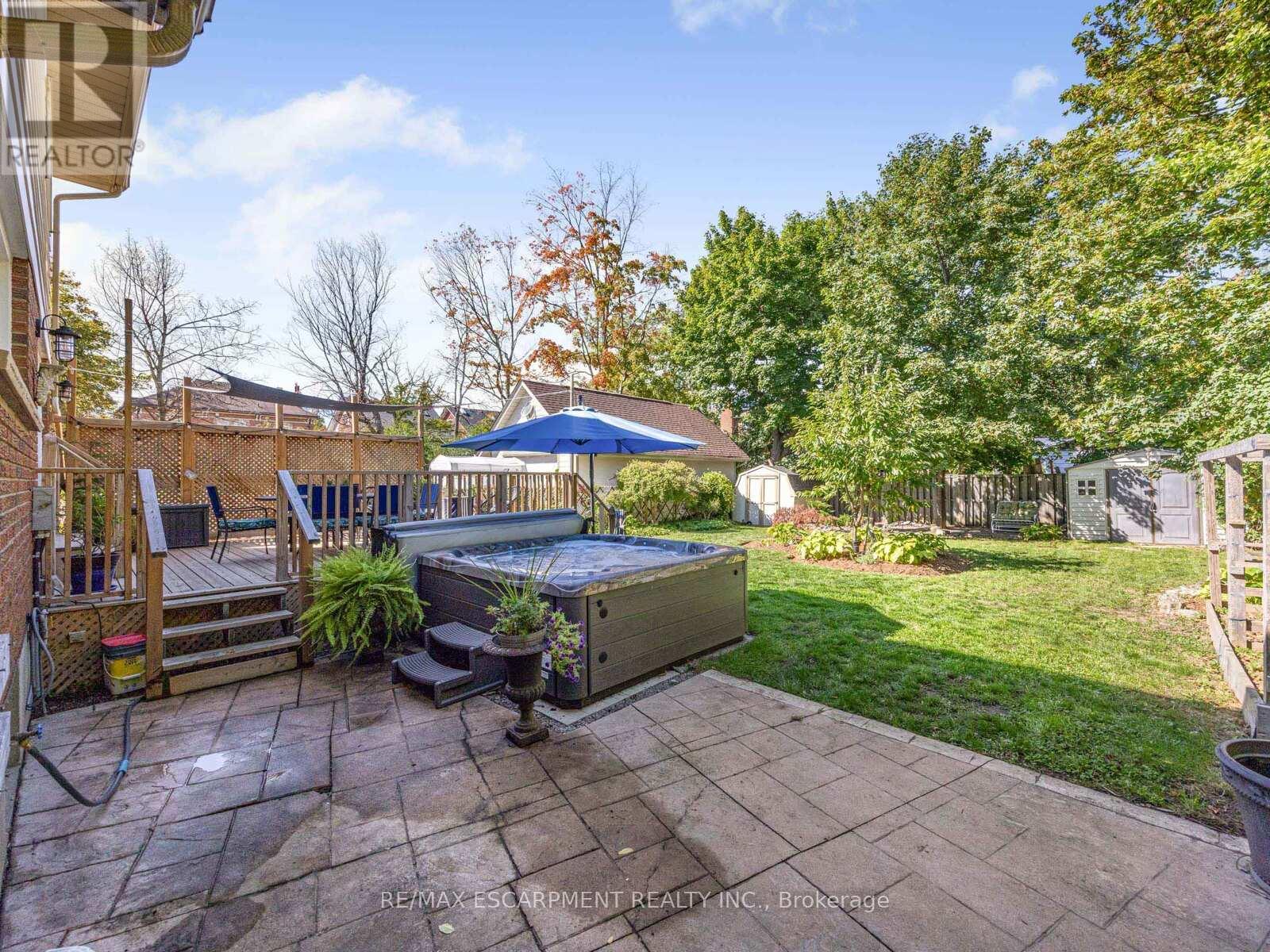 10 Alexander Street, Brampton (Downtown Brampton), Ontario  L6V 1H6 - Photo 29 - W12445099